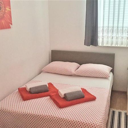 Guest House Jasna Новаля Екстериор снимка