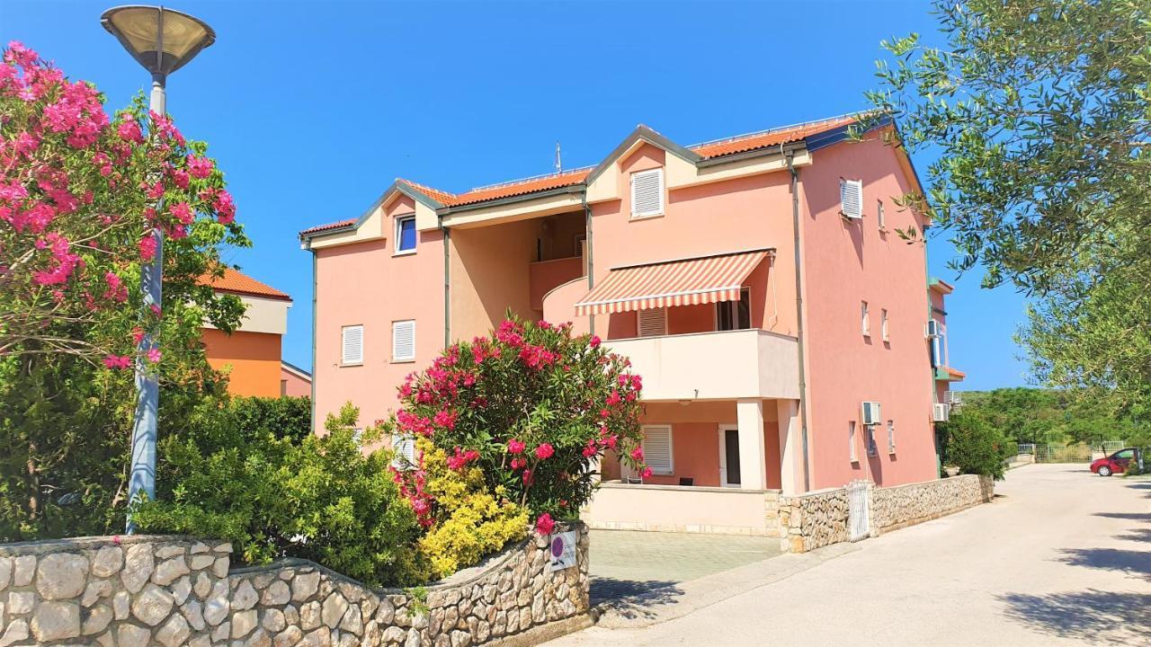 Guest House Jasna Новаля Екстериор снимка