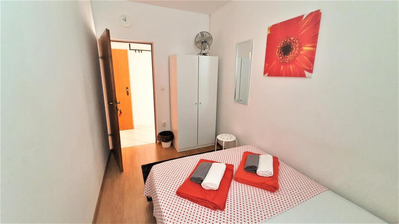 Guest House Jasna Новаля Екстериор снимка