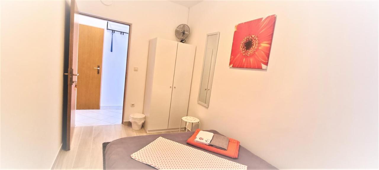 Guest House Jasna Новаля Екстериор снимка