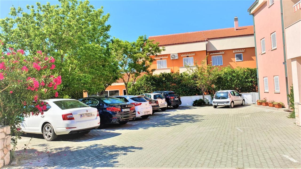 Guest House Jasna Новаля Екстериор снимка