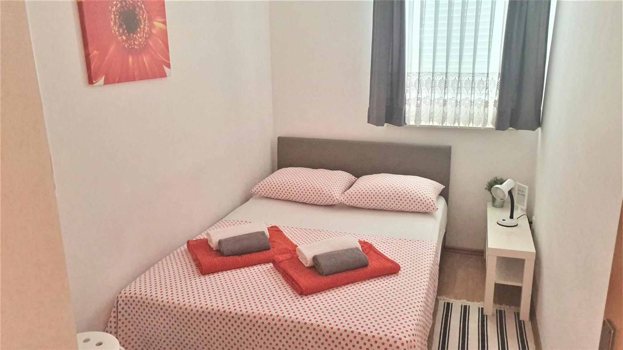 Guest House Jasna Новаля Екстериор снимка
